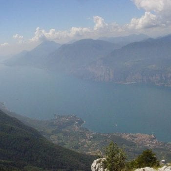 Uitzicht op het meer vanaf Monte Baldo